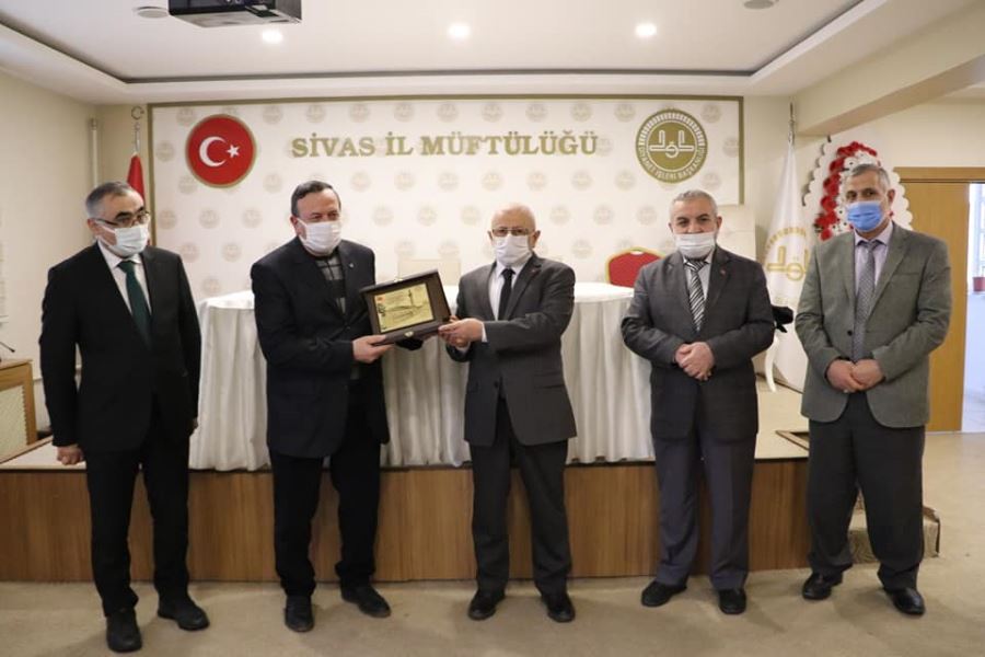 TAŞPINAR'A EMEKLİLİK PLAKETİ