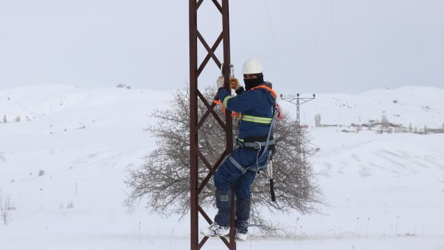 ENERJİ TİMLERİ ZORLU KIŞ ŞARTLARINDA ÇALIŞIYOR