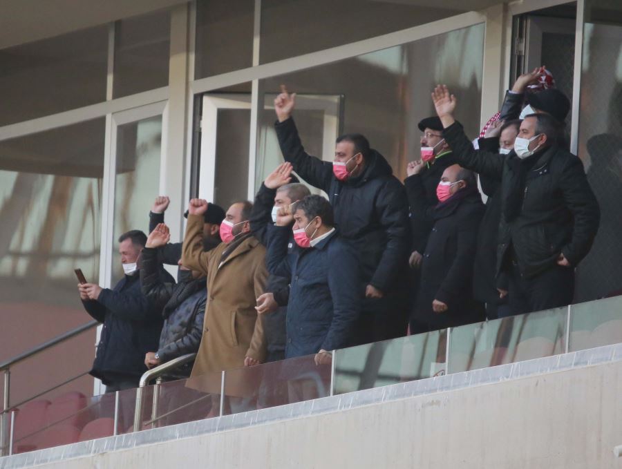 YÖNETİCİLERİN YÜZÜ GÜLÜYOR