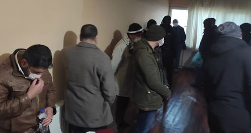 EVDE KUMAR OYNAYANLARA BASKIN