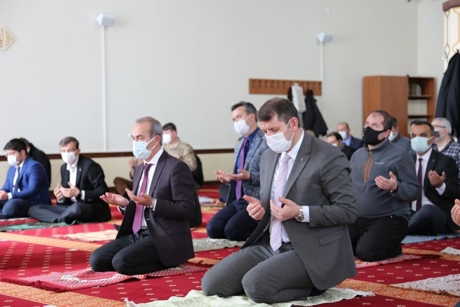 EDNAİL AYHAN İÇİN  MEVLİD OKUTULDU