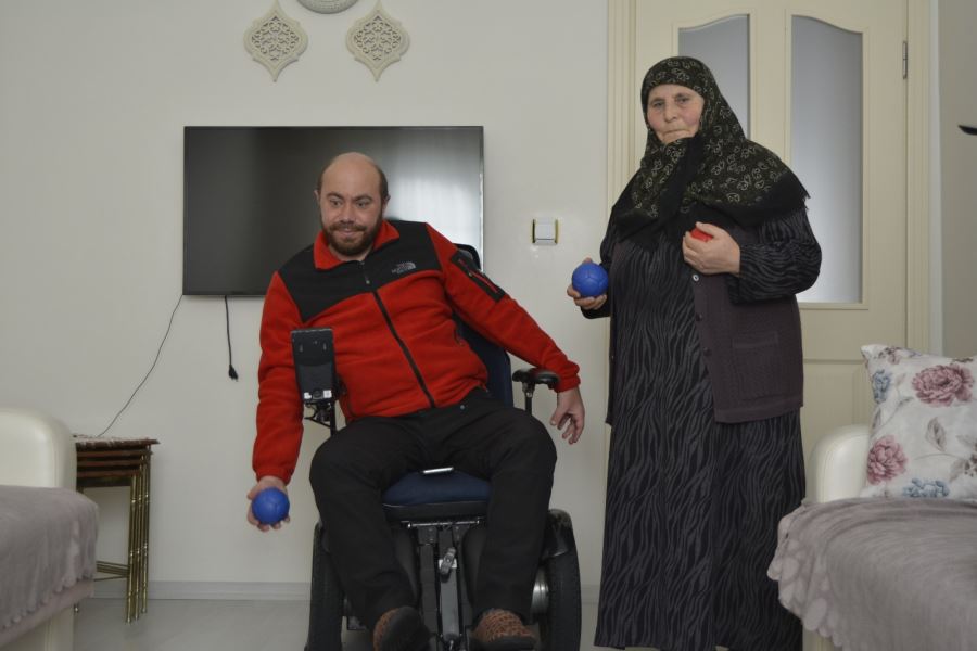 AZMİYLE HERKESE ÖRNEK OLUYOR