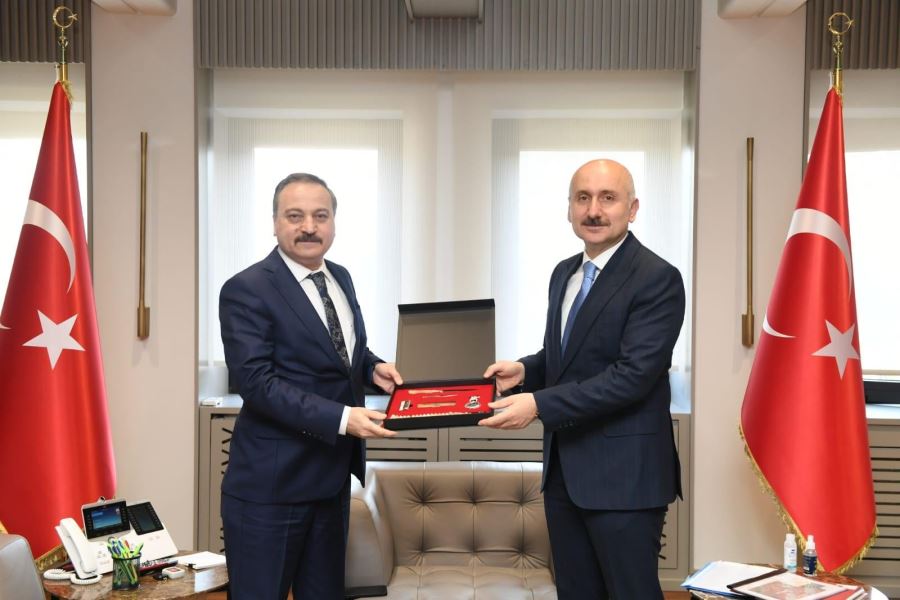 BAKANA SORUNLARIN DOSYASINI SUNDU