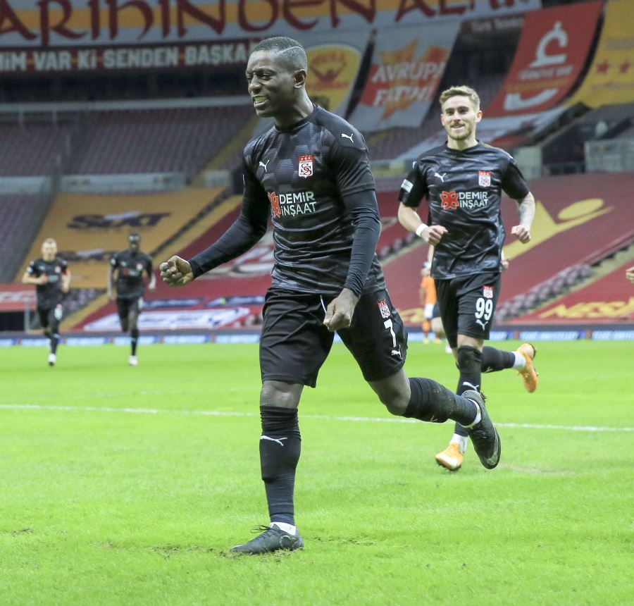 GOL SAYISINI 9'A ÇIKARTTI