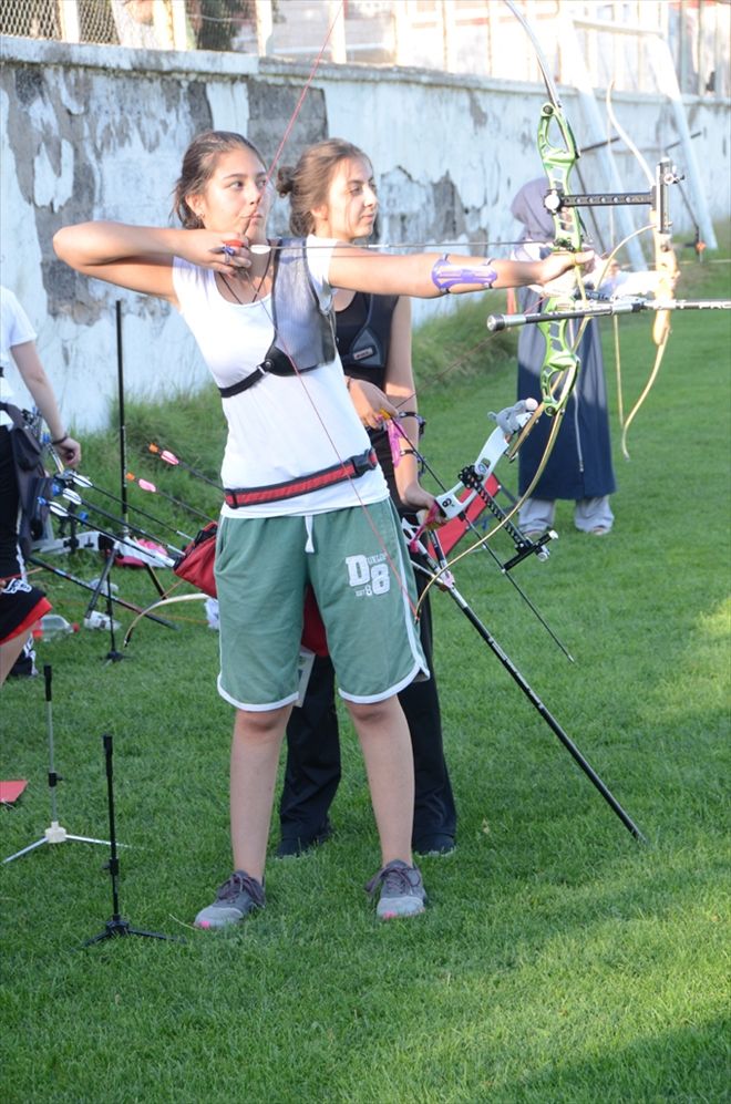 ÜNİVERSİTELERARASI OKÇULUK