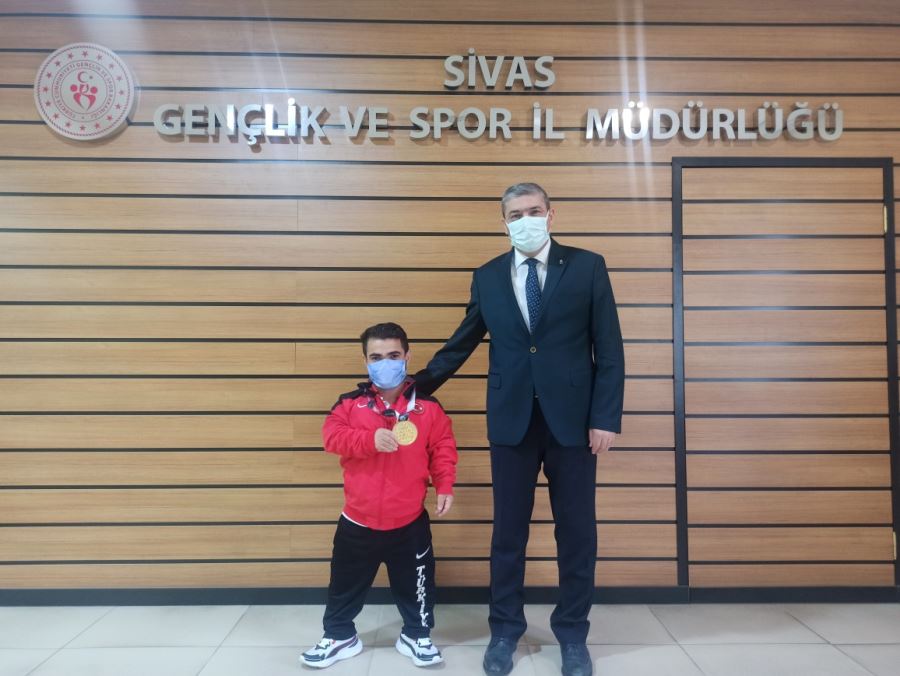 KAYAPINAR'I TEBRİK ETTİ