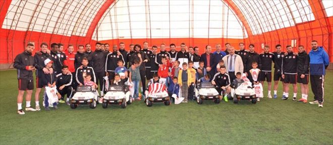 ÇOCUKLARI SEVİNDİRDİLER