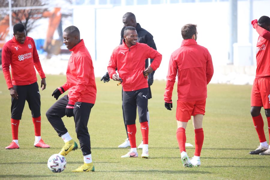 MORALLİ HAZIRLANIYOR