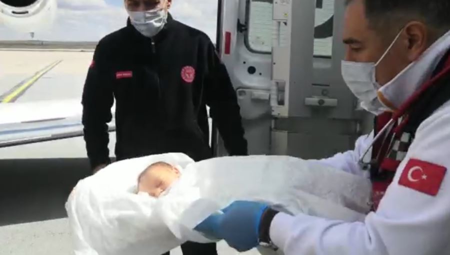 AMBULANS UÇAK BEBEK İÇİN HAVALANDI (VİDEO)