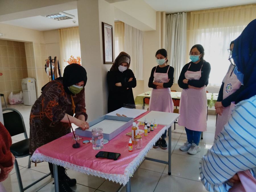 EBRULİ SANATI ÖĞRENİYORLAR