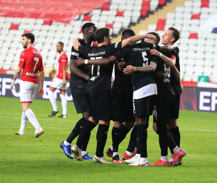 SİVASSPOR LİGDE 10.KEZ KAZANDI