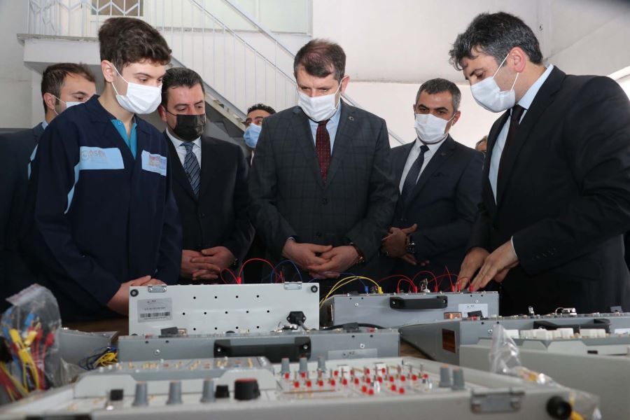 ARANAN ELEMANLAR YETİŞTİRECEĞİZ