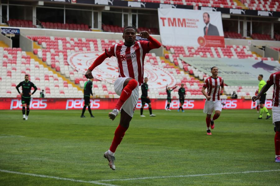 LİGDEKİ İKİNCİ GOLÜNÜ ATTI