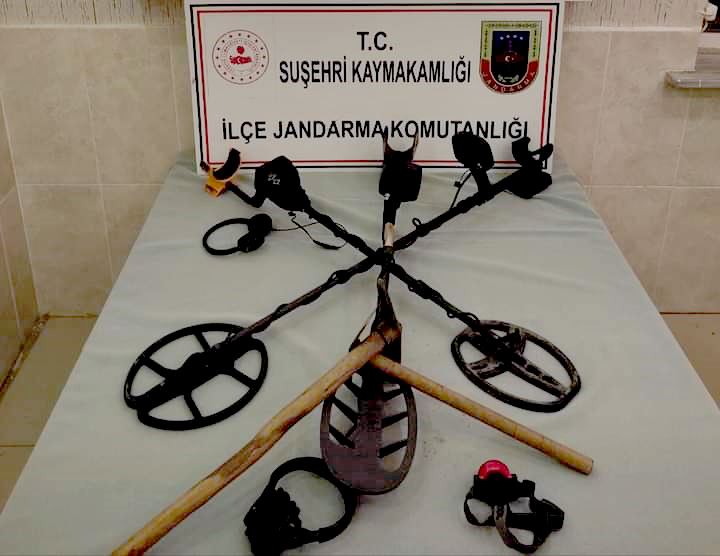 Sivas'ta izinsiz kazı yapan 5 şüpheli yakalandı