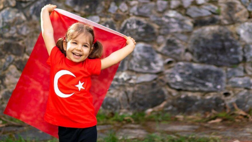 23 NİSAN COŞKUSU EVLERDE YAŞANIYOR