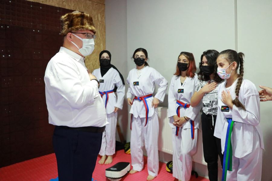 BİLGİN SPORCULARLA BİR ARAYA GELDİ