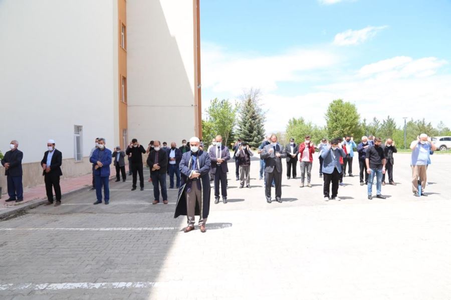 GIYABİ CENAZE NAMAZI KILINDI