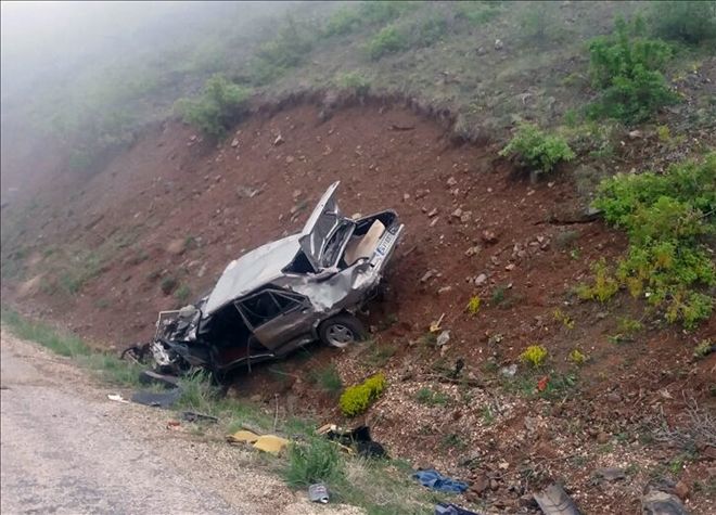 OTOMOBİL DEVRİLDİ: 1 ÖLÜ, 1 YARALI