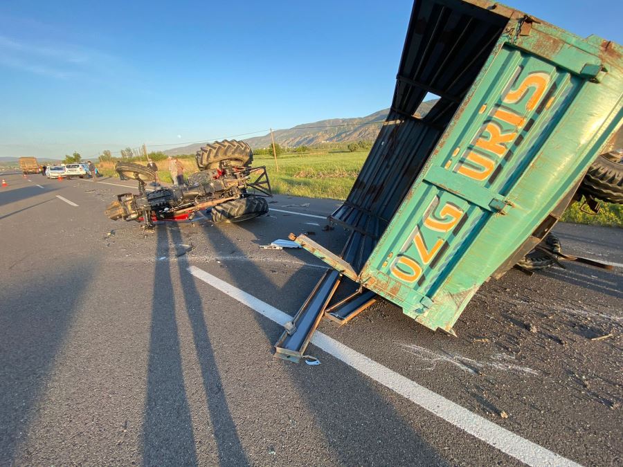 TRAFİK CANAVARI DURMADI: 2 ÖLÜ (VİDEO)