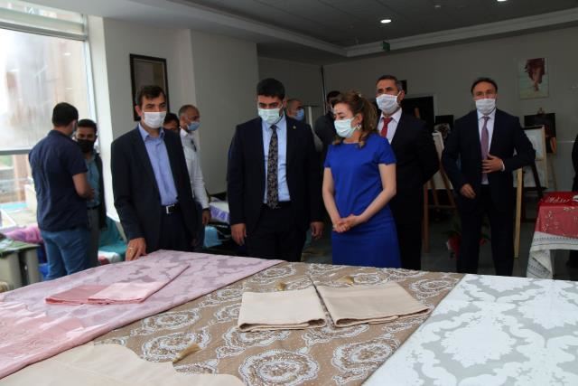 KURSİYERLER SERGİ AÇTI