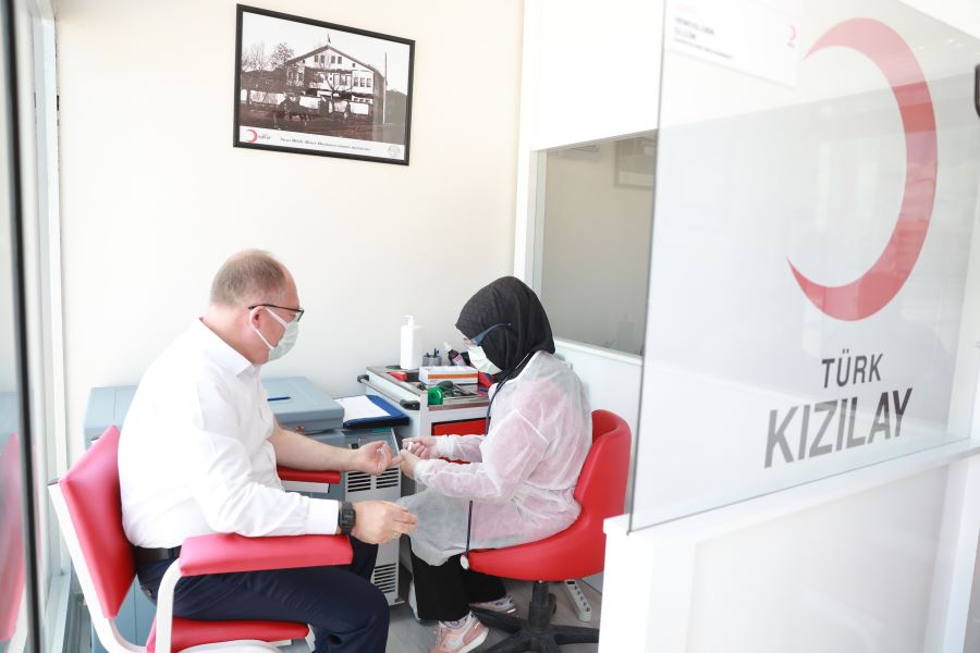 BAŞKAN BİLGİN KAN BAĞIŞINDA BULUNDU