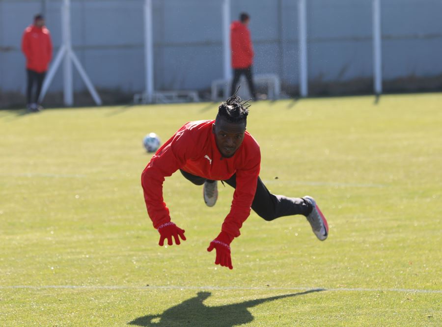 Kayode: AYRILMAYI DÜŞÜNÜYORUM