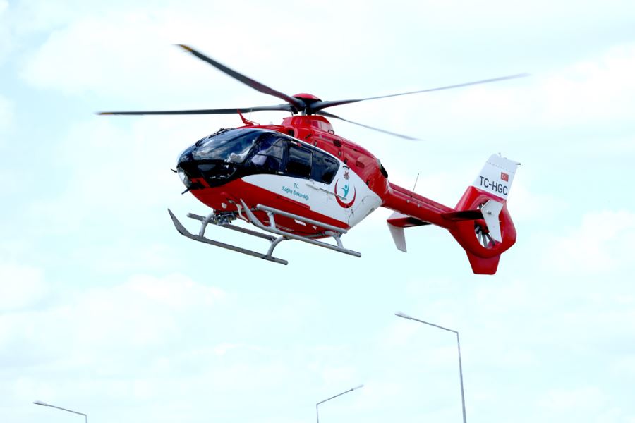 Sivas'ta ambulans helikopter zatürre olan "Meliha bebek" için havalandı
