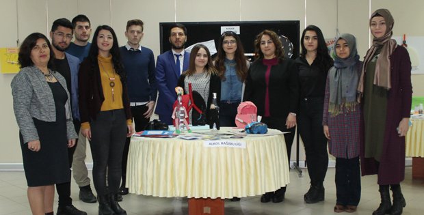 HEMŞİRE ÖĞRENCİLERDEN SAĞLIK EĞİTİMİ MATERYALLERİ SERGİSİ