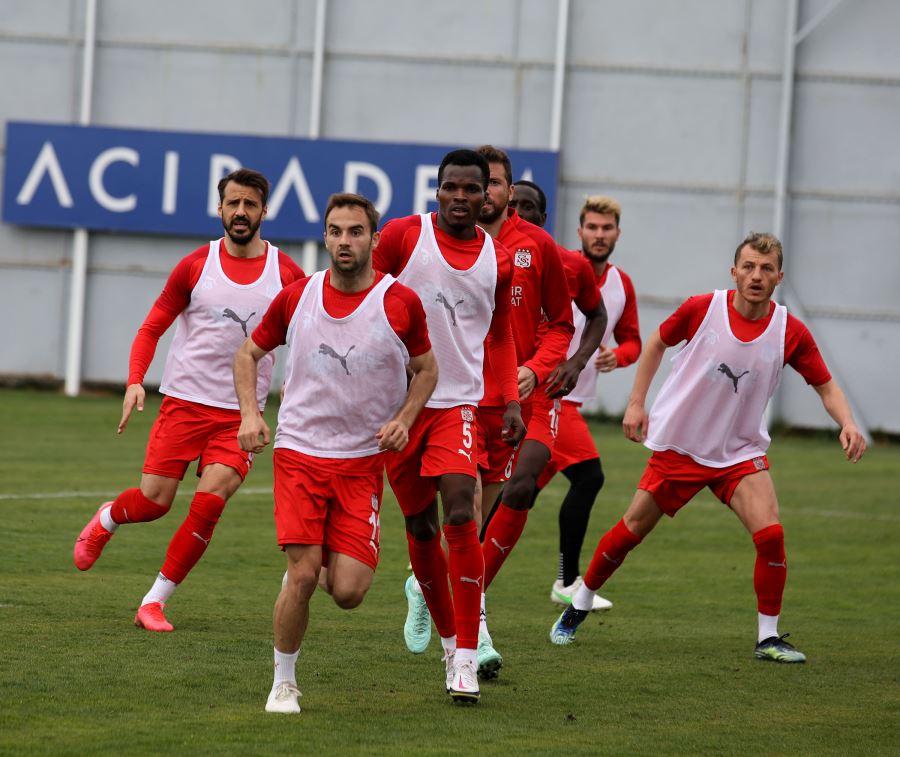 Yiğidolar sahaya iniyor