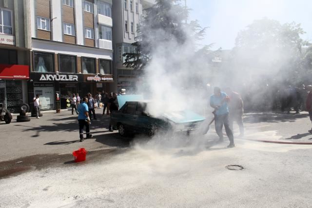 OTOMOBİL YANARAK KÜL OLDU