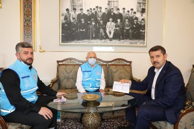 VALİ AYHAN'DAN KURBAN BAĞIŞI