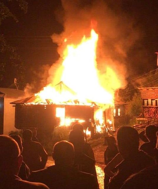 YANGINDA MUTFAK TÜPÜ PATLADI (VİDEO)