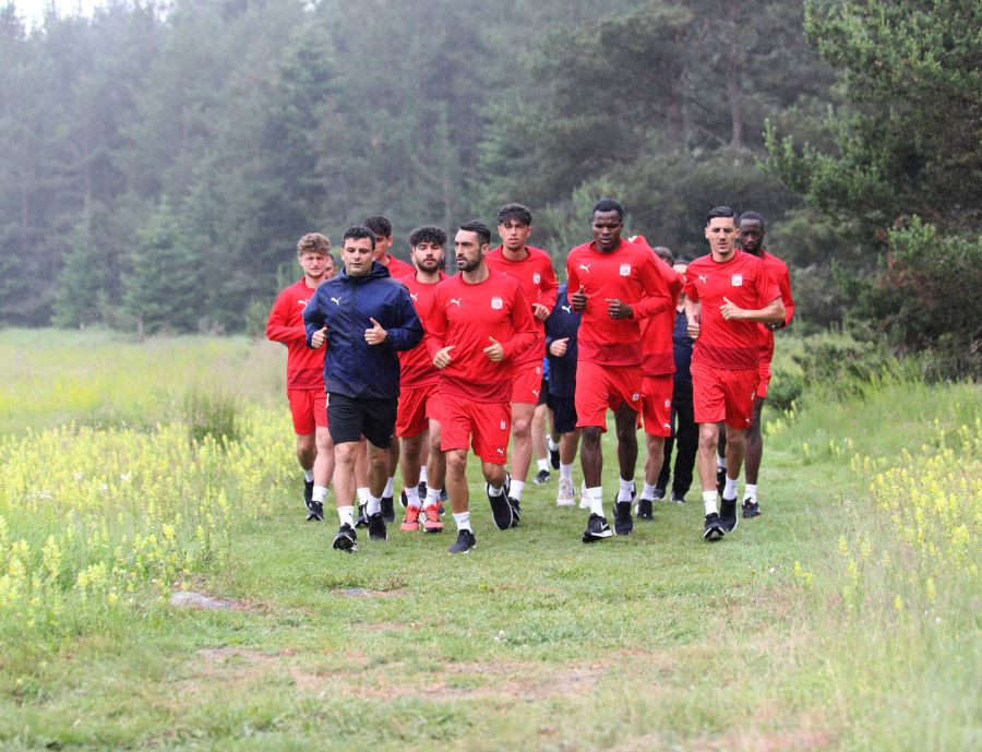 YİĞİDO YAĞMUR ALTINDA ÇALIŞTI