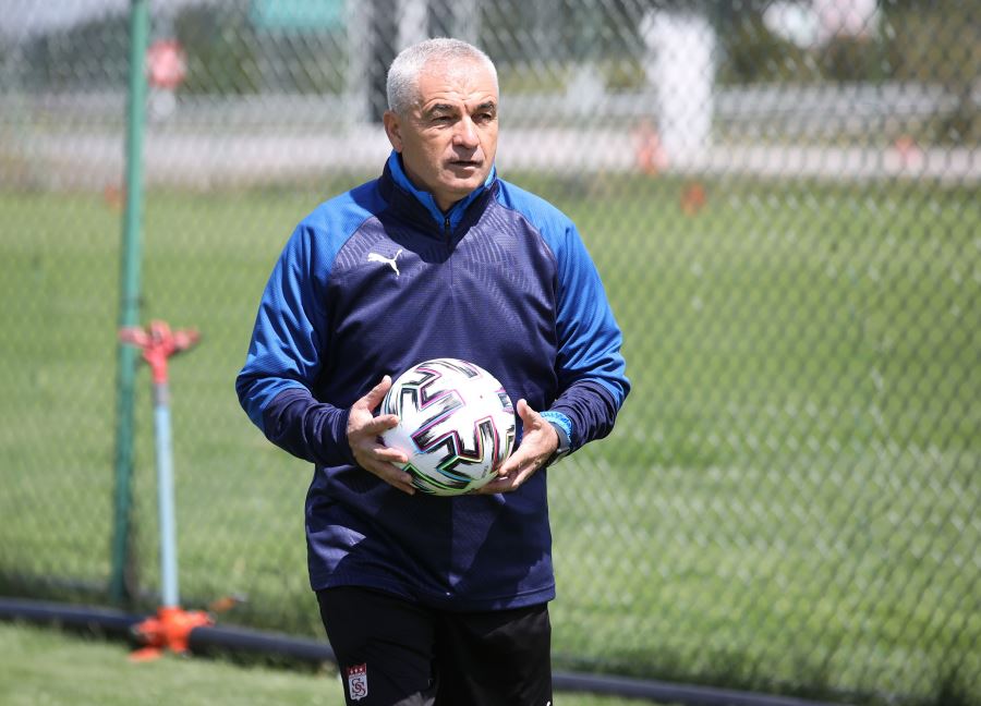 İKİ FORVET ALACAĞIZ