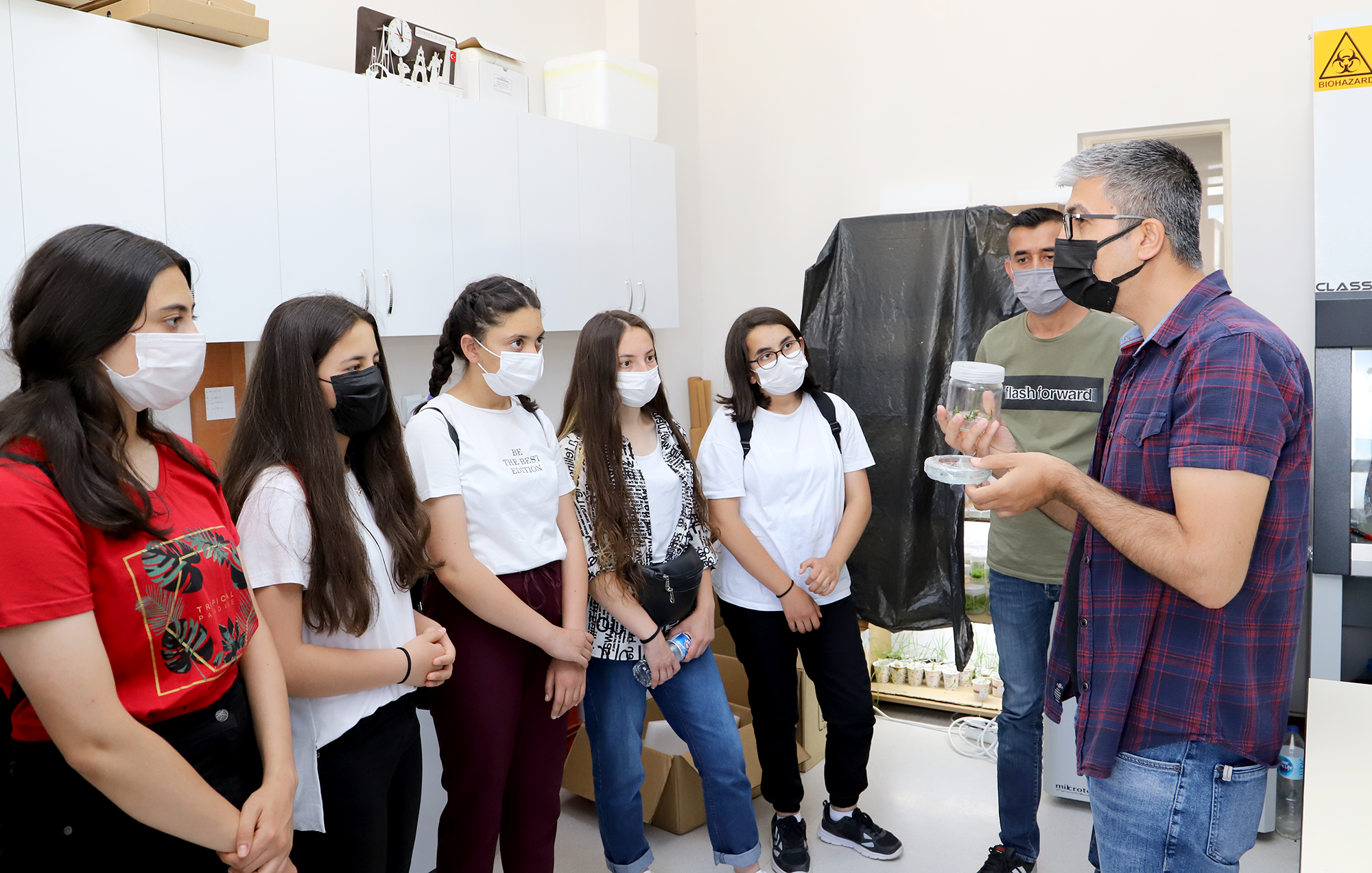 ÜNİVERSİTEYİ YAKINDAN TANIDILAR