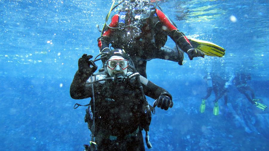 GÖKPINAR GÖLÜ'NE TÜPLE DALDI (VİDEO)