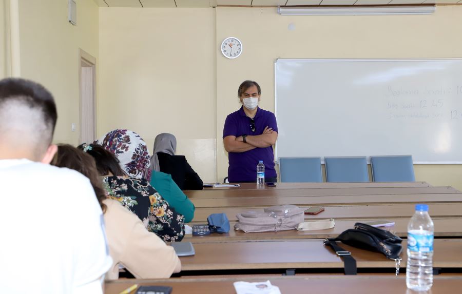 Öğrencilerimizi geleceğe hazırlamaktayız