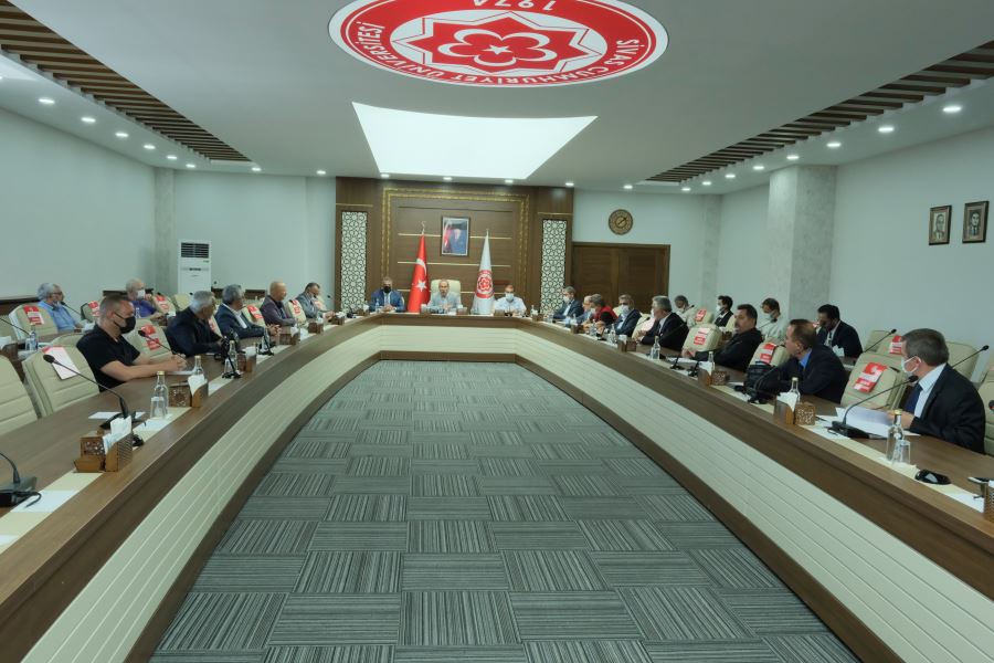 ÜNİVERSİTE ÇALIŞMALARIYLA GÖZ DOLDURUYOR