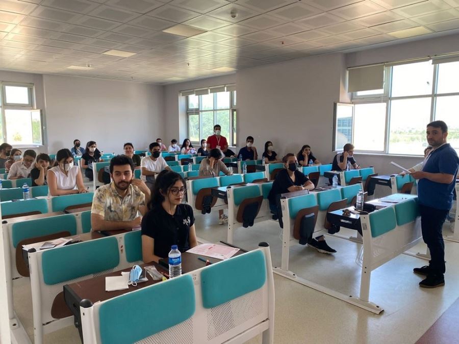 YABANCI ÖĞRENCİLERDEN SINAVA YOĞUN İLGİ