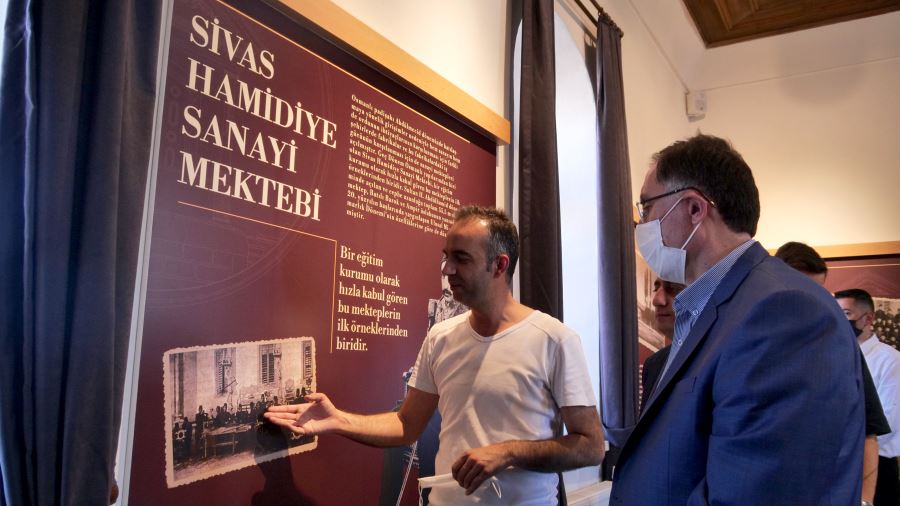 SANAYİ MEKTEBİ’NE HAYRAN KALDI