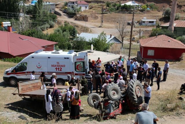 GURBETÇİNİN KULLANDIĞI TRAKTÖR DEVRİLDİ: 2 YARALI