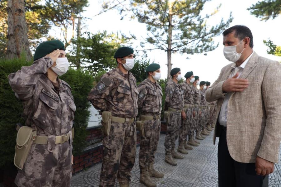 VALİ AYHAN HERKESİN BAYRAMINI KUTLADI