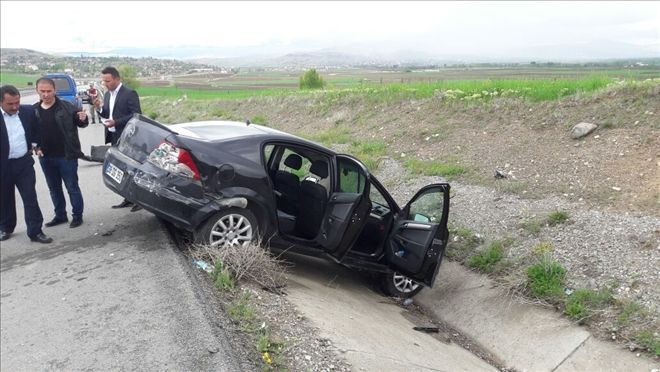 GEMEREK´TE TRAFİK KAZASI : 3 YARALI