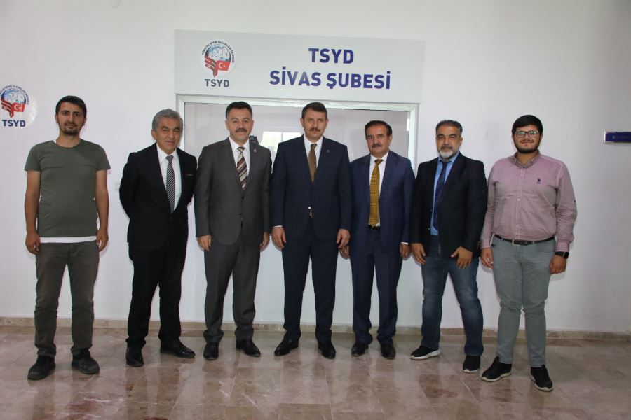 VALİ AYHAN TSYD'Yİ ZİYARET ETTİ