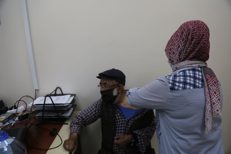 ÇİFTİN YARDIMINA BELEDİYE KOŞTU (VİDEO)