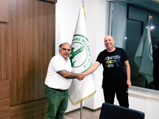 ÖZER KARADAŞ İLE SÖZLEŞME YENİLENDİ