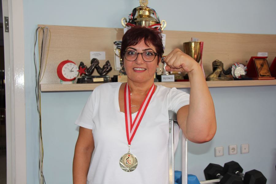 ANTRENÖRSÜZ  ŞAMPİYONLUK