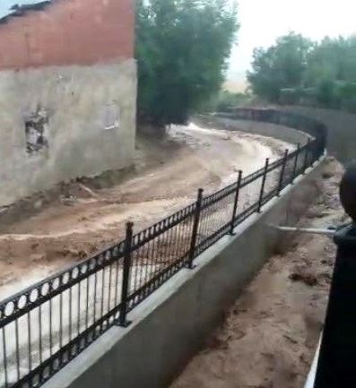 SAĞANAK SELE YOL AÇTI (VİDEOI)