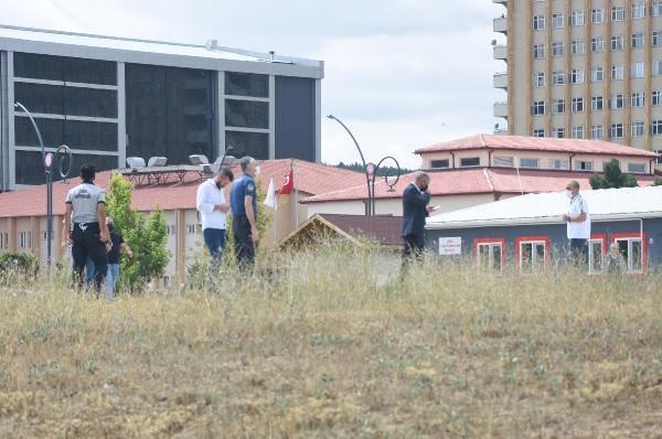 LASTİK YAKAN ŞÜPHELİLER KAÇTI