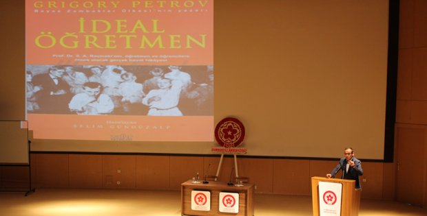 EĞİTİM FAKÜLTESİ ÖĞRENCİLERİNDEN KİTAP OKUMA ETKİNLİĞİ